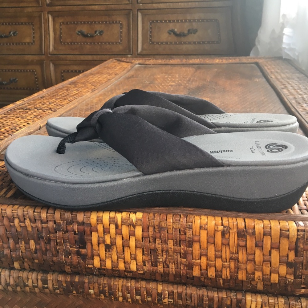 Clarks cloudsteppers flipflops